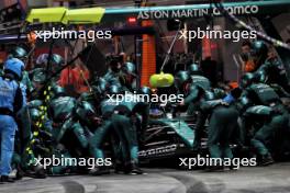 Fernando Alonso (ESP) Aston Martin F1 Team AMR24 makes a pit stop. 22.09.2024. Formula 1 World Championship, Rd 18, Singapore Grand Prix, Marina Bay Street Circuit, Singapore, Race Day.