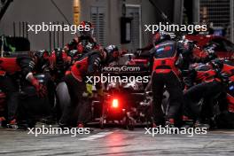 Kevin Magnussen (DEN) Haas VF-24 makes a pit stop. 22.09.2024. Formula 1 World Championship, Rd 18, Singapore Grand Prix, Marina Bay Street Circuit, Singapore, Race Day.