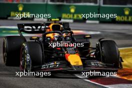 Sergio Perez (MEX) Red Bull Racing RB20. 22.09.2024. Formula 1 World Championship, Rd 18, Singapore Grand Prix, Marina Bay Street Circuit, Singapore, Race Day.