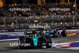 Lewis Hamilton (GBR) Mercedes AMG F1 W15 locks up under braking. 22.09.2024. Formula 1 World Championship, Rd 18, Singapore Grand Prix, Marina Bay Street Circuit, Singapore, Race Day.