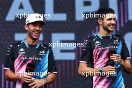 Pierre Gasly (FRA), Alpine F1 Team Esteban Ocon (FRA), Alpine F1 Team  21.09.2024. Formula 1 World Championship, Rd 18, Singapore Grand Prix, Marina Bay Street Circuit, Singapore, Qualifying Day.