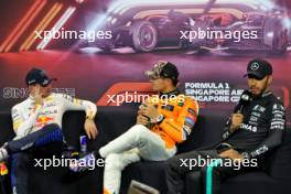 (L to R): Max Verstappen (NLD) Red Bull Racing; Lando Norris (GBR) McLaren; and Lewis Hamilton (GBR) Mercedes AMG F1, in the FIA Press Conference. 21.09.2024. Formula 1 World Championship, Rd 18, Singapore Grand Prix, Marina Bay Street Circuit, Singapore, Qualifying Day.