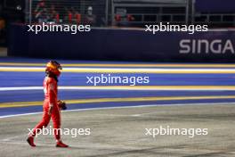 Carlos Sainz Jr (ESP) Ferrari crashed in qualifying. 21.09.2024. Formula 1 World Championship, Rd 18, Singapore Grand Prix, Marina Bay Street Circuit, Singapore, Qualifying Day.