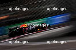 Sergio Perez (MEX) Red Bull Racing RB20. 21.09.2024. Formula 1 World Championship, Rd 18, Singapore Grand Prix, Marina Bay Street Circuit, Singapore, Qualifying Day.