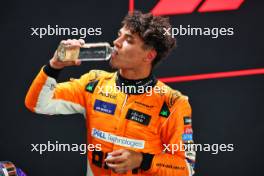 Pole sitter Lando Norris (GBR) McLaren in qualifying parc ferme. 21.09.2024. Formula 1 World Championship, Rd 18, Singapore Grand Prix, Marina Bay Street Circuit, Singapore, Qualifying Day.