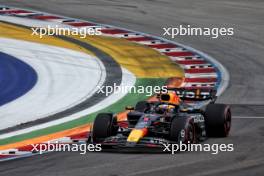 Max Verstappen (NLD) Red Bull Racing RB20. 21.09.2024. Formula 1 World Championship, Rd 18, Singapore Grand Prix, Marina Bay Street Circuit, Singapore, Qualifying Day.