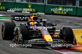 Sergio Perez (MEX) Red Bull Racing RB20. 21.09.2024. Formula 1 World Championship, Rd 18, Singapore Grand Prix, Marina Bay Street Circuit, Singapore, Qualifying Day.