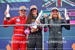 The podium (L to R): Maya Weug (NLD) Prema, second; Abbi Pulling (GBR) Rodin Motorsport, race winner; Doriane Pin (FRA) Prema Racing, third. 21.09.2024. FIA Formula Academy, Rd 5, Race 1, Marina Bay Street Circuit, Singapore, Saturday.