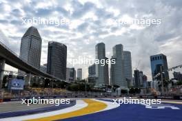 Lance Stroll (CDN) Aston Martin F1 Team AMR24. 21.09.2024. Formula 1 World Championship, Rd 18, Singapore Grand Prix, Marina Bay Street Circuit, Singapore, Qualifying Day.