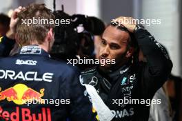 Max Verstappen (NLD), Red Bull Racing Lewis Hamilton (GBR), Mercedes AMG F1   21.09.2024. Formula 1 World Championship, Rd 18, Singapore Grand Prix, Marina Bay Street Circuit, Singapore, Qualifying Day.