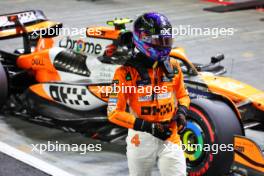 Pole sitter Lando Norris (GBR) McLaren MCL38 in qualifying parc ferme. 21.09.2024. Formula 1 World Championship, Rd 18, Singapore Grand Prix, Marina Bay Street Circuit, Singapore, Qualifying Day.