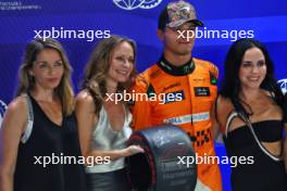 Lando Norris (GBR) McLaren is presented the Pirelli Pole Position Award by The Corrs.  21.09.2024. Formula 1 World Championship, Rd 18, Singapore Grand Prix, Marina Bay Street Circuit, Singapore, Qualifying Day.