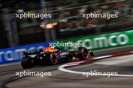 Sergio Perez (MEX) Red Bull Racing RB20. 21.09.2024. Formula 1 World Championship, Rd 18, Singapore Grand Prix, Marina Bay Street Circuit, Singapore, Qualifying Day.