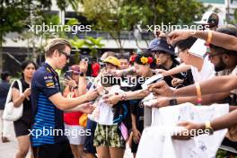 Liam Lawson (NZL) RB Reserve Driver with fans. 21.09.2024. Formula 1 World Championship, Rd 18, Singapore Grand Prix, Marina Bay Street Circuit, Singapore, Qualifying Day.