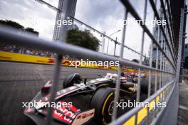 Kevin Magnussen (DEN) Haas VF-24. 21.09.2024. Formula 1 World Championship, Rd 18, Singapore Grand Prix, Marina Bay Street Circuit, Singapore, Qualifying Day.