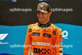 Lando Norris (GBR) McLaren celebrates his pole position in qualifying parc ferme. 21.09.2024. Formula 1 World Championship, Rd 18, Singapore Grand Prix, Marina Bay Street Circuit, Singapore, Qualifying Day.