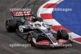 Kevin Magnussen (DEN) Haas VF-24. 21.09.2024. Formula 1 World Championship, Rd 18, Singapore Grand Prix, Marina Bay Street Circuit, Singapore, Qualifying Day.