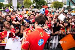 Charles Leclerc (MON) Ferrari with fans. 21.09.2024. Formula 1 World Championship, Rd 18, Singapore Grand Prix, Marina Bay Street Circuit, Singapore, Qualifying Day.