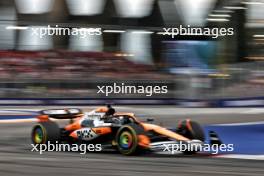 Oscar Piastri (AUS) McLaren MCL38. 21.09.2024. Formula 1 World Championship, Rd 18, Singapore Grand Prix, Marina Bay Street Circuit, Singapore, Qualifying Day.