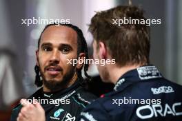 Lewis Hamilton (GBR), Mercedes AMG F1  Max Verstappen (NLD), Red Bull Racing  21.09.2024. Formula 1 World Championship, Rd 18, Singapore Grand Prix, Marina Bay Street Circuit, Singapore, Qualifying Day.