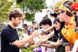 Pierre Gasly (FRA) Alpine F1 Team with fans. 21.09.2024. Formula 1 World Championship, Rd 18, Singapore Grand Prix, Marina Bay Street Circuit, Singapore, Qualifying Day.