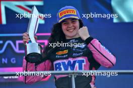 Race winner Abbi Pulling (GBR) Rodin Motorsport celebrates on the podium. 22.09.2024. FIA Formula Academy, Rd 5, Race 2, Marina Bay Street Circuit, Singapore, Sunday.