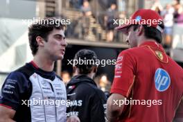 (L to R): Franco Colapinto (ARG) Williams Racing and Charles Leclerc (MON) Ferrari on the drivers' parade. 22.09.2024. Formula 1 World Championship, Rd 18, Singapore Grand Prix, Marina Bay Street Circuit, Singapore, Race Day.