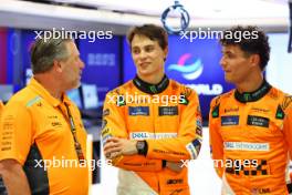 (L to R): Oscar Piastri (AUS) McLaren and Lando Norris (GBR) McLaren. 19.09.2024. Formula 1 World Championship, Rd 18, Singapore Grand Prix, Marina Bay Street Circuit, Singapore, Preparation Day.