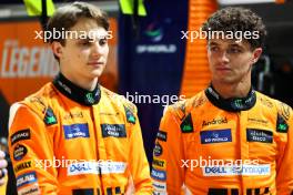 (L to R): Oscar Piastri (AUS) McLaren and Lando Norris (GBR) McLaren. 19.09.2024. Formula 1 World Championship, Rd 18, Singapore Grand Prix, Marina Bay Street Circuit, Singapore, Preparation Day.