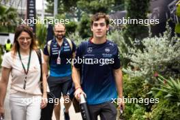 Franco Colapinto (ARG) Williams Racing with his mother Andrea Trofimczuk. 19.09.2024. Formula 1 World Championship, Rd 18, Singapore Grand Prix, Marina Bay Street Circuit, Singapore, Preparation Day.