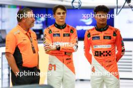 Zak Brown (USA), McLaren F1 Team Executive Director Lando Norris (GBR), McLaren F1 Team and Oscar Piastri (AUS), McLaren  19.09.2024. Formula 1 World Championship, Rd 18, Singapore Grand Prix, Marina Bay Street Circuit, Singapore, Preparation Day.