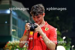 Oliver Bearman (GBR) Ferrari Reserve Driver takes pictures with a Leica lensed camera. 19.09.2024. Formula 1 World Championship, Rd 18, Singapore Grand Prix, Marina Bay Street Circuit, Singapore, Preparation Day.