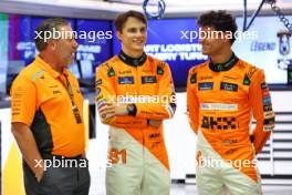 (L to R): Oscar Piastri (AUS) McLaren and Lando Norris (GBR) McLaren. 19.09.2024. Formula 1 World Championship, Rd 18, Singapore Grand Prix, Marina Bay Street Circuit, Singapore, Preparation Day.