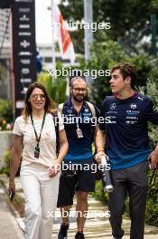 Franco Colapinto (ARG) Williams Racing with his mother Andrea Trofimczuk. 19.09.2024. Formula 1 World Championship, Rd 18, Singapore Grand Prix, Marina Bay Street Circuit, Singapore, Preparation Day.