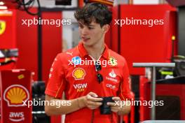 Oliver Bearman (GBR) Ferrari Reserve Driver with a Leica lensed camera. 19.09.2024. Formula 1 World Championship, Rd 18, Singapore Grand Prix, Marina Bay Street Circuit, Singapore, Preparation Day.