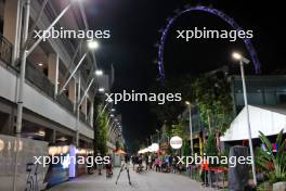 Paddock atmosphere. 19.09.2024. Formula 1 World Championship, Rd 18, Singapore Grand Prix, Marina Bay Street Circuit, Singapore, Preparation Day.