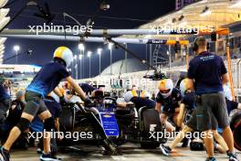 Alexander Albon (THA) Williams Racing FW46 practices a pit stop. 23.02.2024. Formula 1 Testing, Sakhir, Bahrain, Day Three.