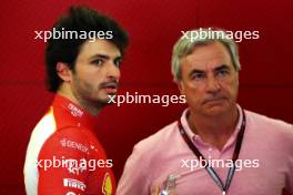 (L to R): Carlos Sainz Jr (ESP) Ferrari with his father Carlos Sainz (ESP). 23.02.2024. Formula 1 Testing, Sakhir, Bahrain, Day Three.