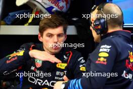 (L to R): Max Verstappen (NLD) Red Bull Racing with Gianpiero Lambiase (ITA) Red Bull Racing Engineer. 23.02.2024. Formula 1 Testing, Sakhir, Bahrain, Day Three.