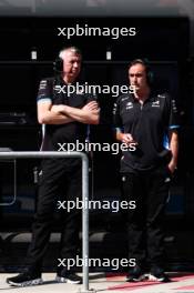 (L to R): Rob Cherry (GBR) Alpine F1 Team Race Team Manager with Jason Milligan (GBR) Alpine F1 Team Chief Mechanic. 23.02.2024. Formula 1 Testing, Sakhir, Bahrain, Day Three.