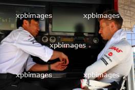 (L to R): Ayao Komatsu (JPN) Haas F1 Team Principal with Nico Hulkenberg (GER) Haas F1 Team. 22.02.2024. Formula 1 Testing, Sakhir, Bahrain, Day Two.