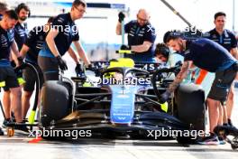 Logan Sargeant (USA) Williams Racing FW46 in the pits. 22.02.2024. Formula 1 Testing, Sakhir, Bahrain, Day Two.