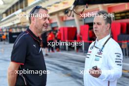 (L to R): Steve Nielsen (GBR) with Ron Meadows (GBR) Mercedes AMG F1 Sporting Director. 22.02.2024. Formula 1 Testing, Sakhir, Bahrain, Day Two.