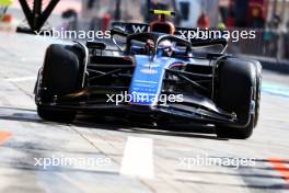 Logan Sargeant (USA) Williams Racing FW46 in the pits. 22.02.2024. Formula 1 Testing, Sakhir, Bahrain, Day Two.