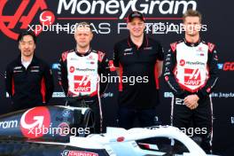 (L to R): Ayao Komatsu (JPN) Haas F1 Team Principal; Kevin Magnussen (DEN) Haas F1 Team; Karsten Pedersen, MoneyGram Fan, and Nico Hulkenberg (GER) Haas VF-24. 21.02.2024. Formula 1 Testing, Sakhir, Bahrain, Day One.