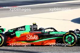 Zhou Guanyu (CHN) Sauber C44 with flow-vis paint. 21.02.2024. Formula 1 Testing, Sakhir, Bahrain, Day One.