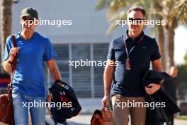 (L to R): Adrian Newey (GBR) Red Bull Racing Chief Technical Officer and Christian Horner (GBR) Red Bull Racing Team Principal. 21.02.2024. Formula 1 Testing, Sakhir, Bahrain, Day One.