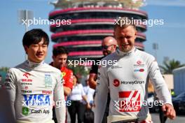 (L to R): Yuki Tsunoda (JPN) RB and Kevin Magnussen (DEN) Haas F1 Team. 21.02.2024. Formula 1 Testing, Sakhir, Bahrain, Day One.
