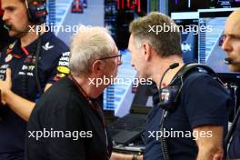 (L to R): Dr Helmut Marko (AUT) Red Bull Motorsport Consultant with Christian Horner (GBR) Red Bull Racing Team Principal. 21.02.2024. Formula 1 Testing, Sakhir, Bahrain, Day One.