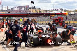 Sergio Perez (MEX) Red Bull Racing RB20 in the pits. 18.10.2024. Formula 1 World Championship, Rd 19, United States Grand Prix, Austin, Texas, USA, Sprint Qualifying Day